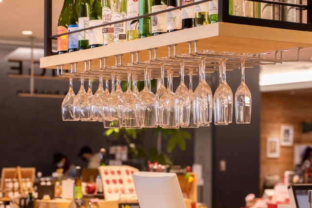 飲食店を開業したいのですが内装費が高額で融資が受けられるか不安です…